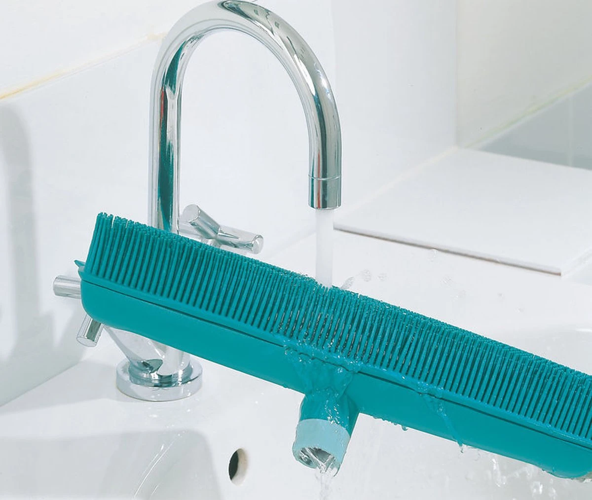 Leifheit Classic Suprabezem - Rubberen Bezem Met Telescoopsteel - 80-140 Cm Steellengte - 35 Cm Veegbreedte 3 Leifheit Classic Suprabezem - Rubberen Bezem Met Telescoopsteel - 80-140 Cm Steellengte - 35 Cm Veegbreedte - Image 3