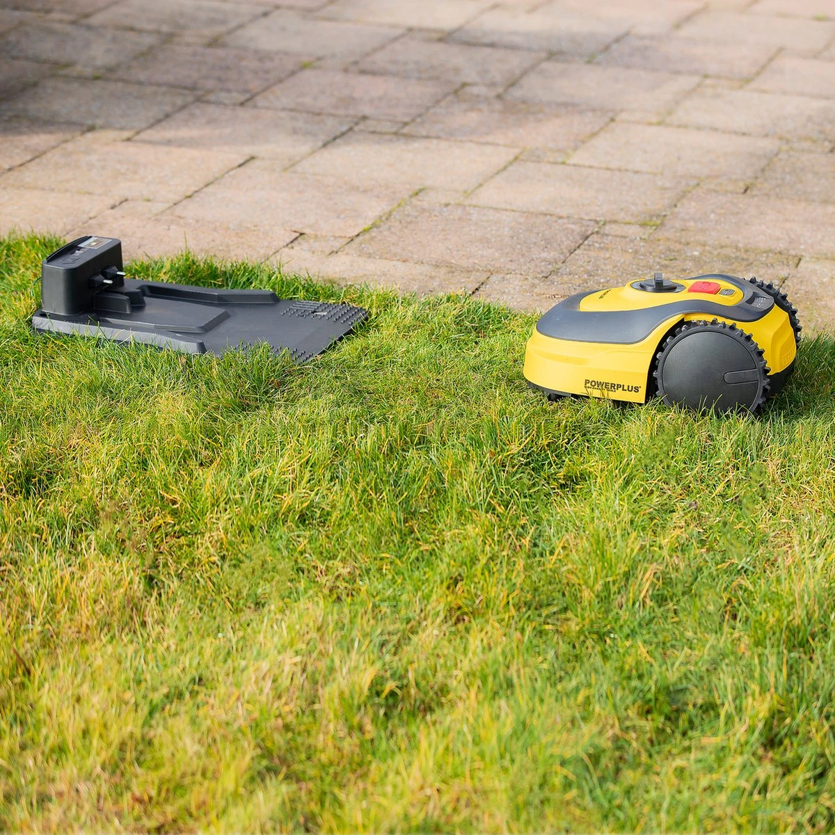 Powerplus POWXG6305 Robotmaaier - 18V - Voor Gazons Tot Ca. 500m² - Maaibreedte 180mm - Incl. Laadstation En Accessoires 8 Powerplus POWXG6305 Robotmaaier - 18V - Voor Gazons Tot Ca. 500m² - Maaibreedte 180mm - Incl. Laadstation En Accessoires - Image 8