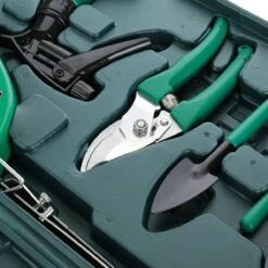 Merkloos 10-Delige Tuingereedschap Set Inclusief Opbergkoffer - Tuinierset - Tuinsetje - Gereedschap Voor Tuin - Tuinschaar - Tuinschepje - Bloemenschaar - Voegenkrabber - Plantenspuit - Grasschaar - Bloemenschep - Tuinhark -Best Garden Tools Store 1200x1200 70
