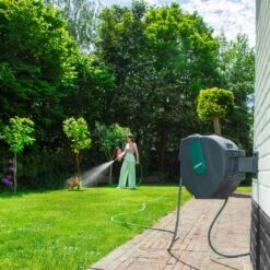 VONROC Automatische Slanghaspel – Incl. 25m Tuinslang, Aansluitslang, Spuitstuk, Koppelingen & Kraanaansluiting -Best Garden Tools Store 1200x1200 799