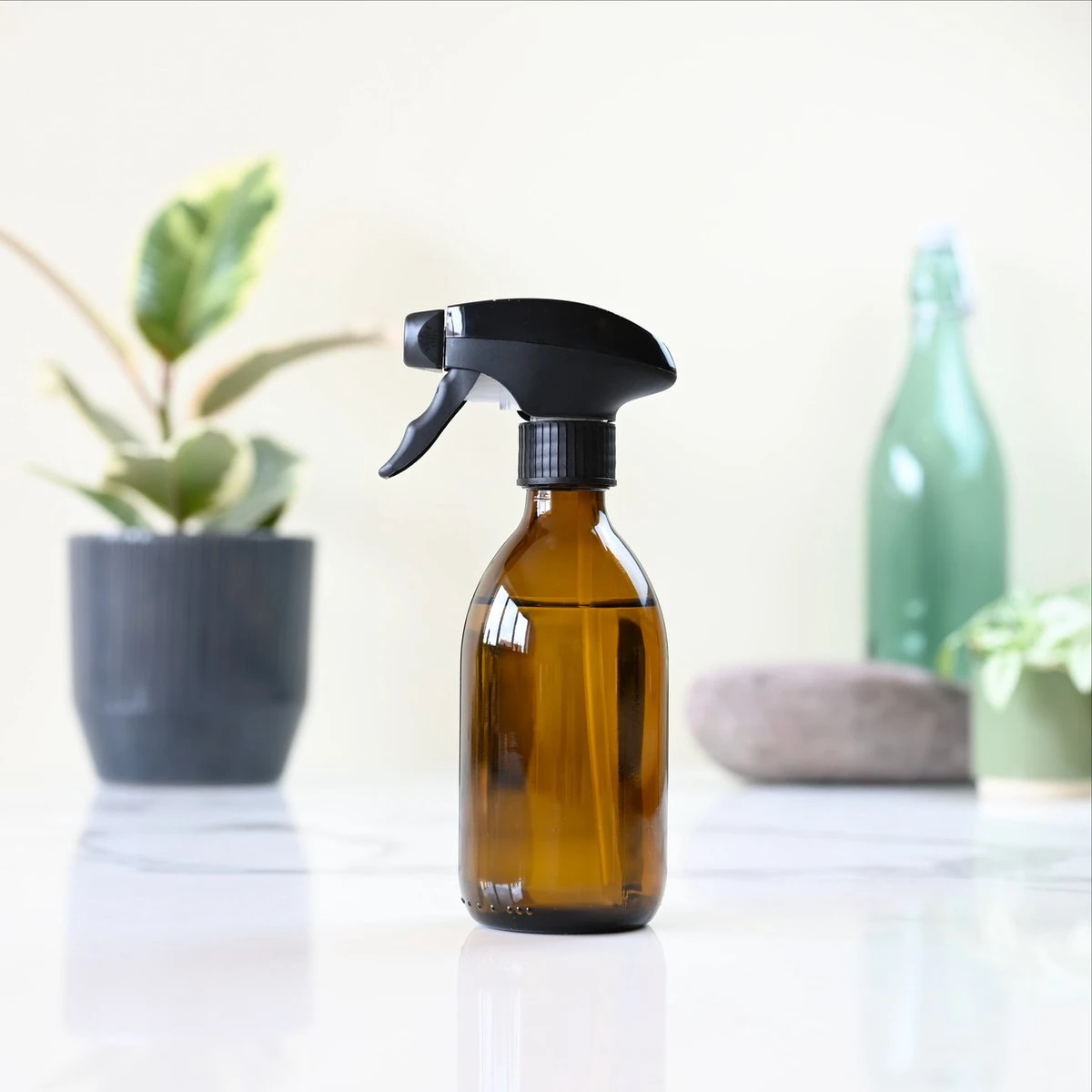 Groeikruid® Haarspuit | 300 Ml Amber Glas Met Vernevelaar | Kappersspuit | Kappersspuit | Waterspuit Haar | Haarspray 1 Groeikruid® Haarspuit | 300 Ml Amber Glas Met Vernevelaar | Kappersspuit | Kappersspuit | Waterspuit Haar | Haarspray