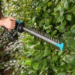 GARDENA - EasyCut 420/45 - Heggenschaar (gemotoriseerd) - Meslengte 45cm - Tandmes Opening 18mm 13 GARDENA - EasyCut 420/45 - Heggenschaar (gemotoriseerd) - Meslengte 45cm - Tandmes Opening 18mm -Best Garden Tools Store 1200x1200 84