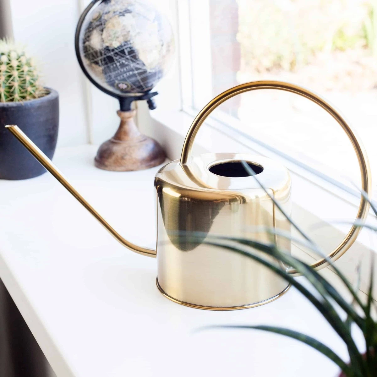 Kikkerland Vintage Gieter - Plantengieter Voor Binnen - Goud - 1,2L - Retro - Metaal 3 Kikkerland Vintage Gieter - Plantengieter Voor Binnen - Goud - 1,2L - Retro - Metaal - Image 3