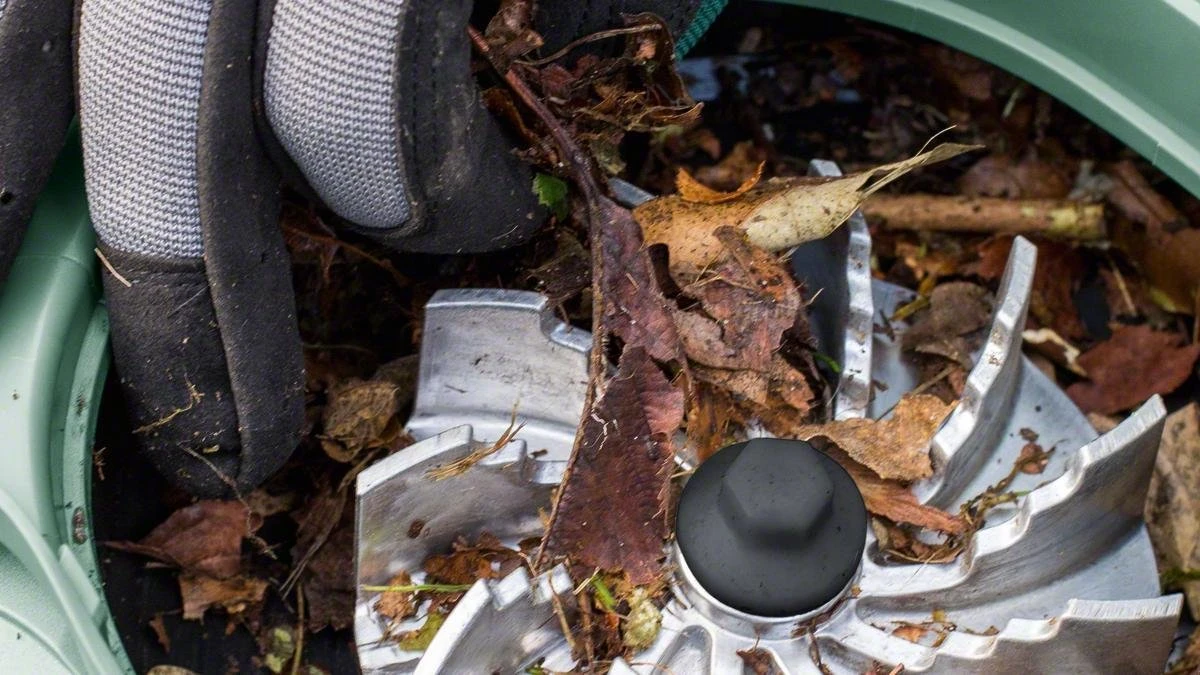 Bosch UniversalGardenTidy 3000 Bladblazer - Op Snoer - 3000 W 8 Bosch UniversalGardenTidy 3000 Bladblazer - Op Snoer - 3000 W - Image 8