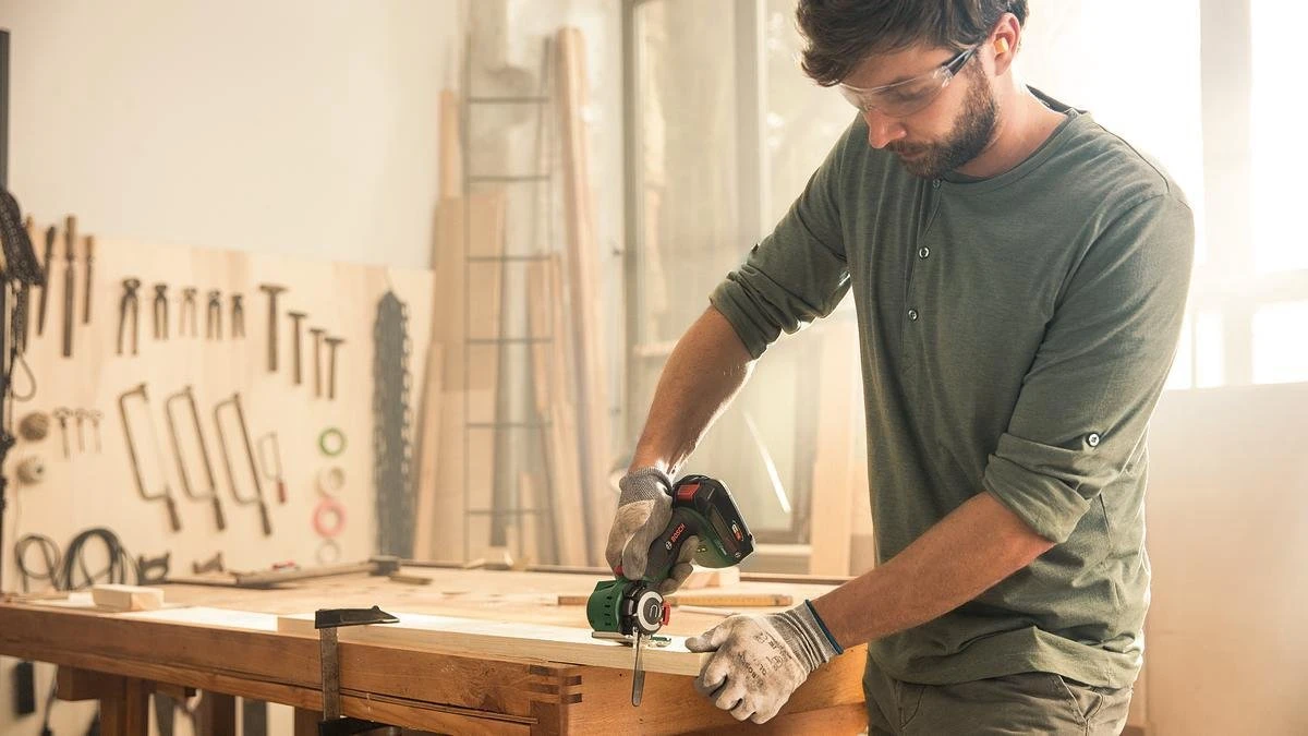 Bosch AdvancedCut 18 Microkettingzaag - Met 1 X 18 V Accu En Lader 9 Bosch AdvancedCut 18 Microkettingzaag - Met 1 X 18 V Accu En Lader - Image 9