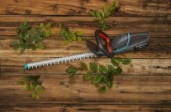 GARDENA - ComfortCut 50/18V-P4A Ready-To-Use Set - Heggenschaar -Best Garden Tools Store 1200x789 4