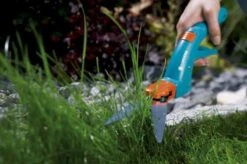 GARDENA Classic Grasschaar - Draaibaar 360° 14 GARDENA Classic Grasschaar - Draaibaar 360° -Best Garden Tools Store 1200x798 17