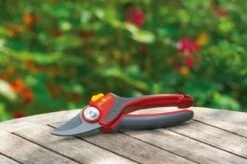 WOLF-Garten Snoeischaar "Premium Plus" RR 4000 - Max. Knipdiameter 22 Mm - Links- En Rechtshandige - Softinleg Handgreep - Snijhoek 30° - Voor Grote Handen - Vervangbare Messen -Best Garden Tools Store 1200x798 22