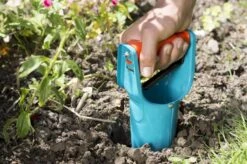 GARDENA Bollenplanter - Diepteaanduiding - Automatische Aardeloslating -Best Garden Tools Store 1200x799 110