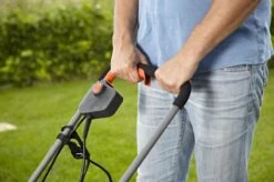 GARDENA - Powermax 32 - Grasmaaier (gemotoriseerd) - Maaibreedte 32 Cm - Gazons Tot 200 M2 -Best Garden Tools Store 1200x799 75