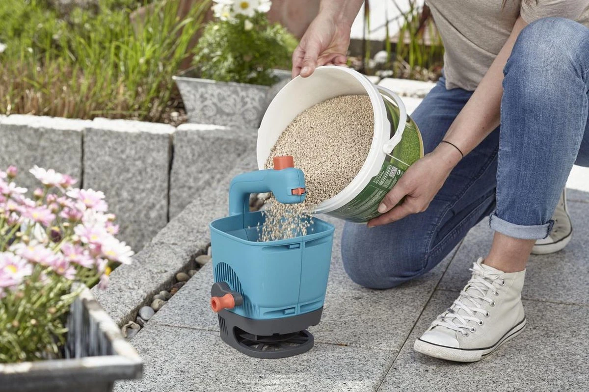 GARDENA - Handstrooier M - Strooikar- 100m2 - 1.8 Liter 8 GARDENA - Handstrooier M - Strooikar- 100m2 - 1.8 Liter - Image 8