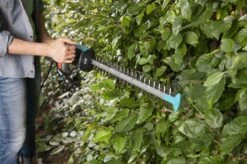 GARDENA - EasyCut 420/45 - Heggenschaar (gemotoriseerd) - Meslengte 45cm - Tandmes Opening 18mm 12 GARDENA - EasyCut 420/45 - Heggenschaar (gemotoriseerd) - Meslengte 45cm - Tandmes Opening 18mm -Best Garden Tools Store 1200x799 9