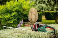 Bosch UniversalHedgeCut 60 Heggenschaar - Op Snoer - Lengte 60 Cm -Best Garden Tools Store 1200x800 337