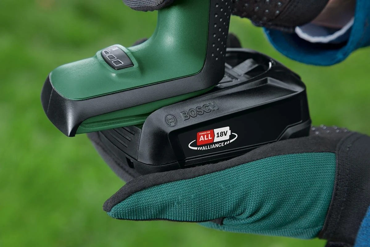 Bosch KEO 18 Accu Tuinzaagmachine - Snijdiameter Van 80 Mm - Met 18 V Accu En Lader 5 Bosch KEO 18 Accu Tuinzaagmachine - Snijdiameter Van 80 Mm - Met 18 V Accu En Lader - Image 5