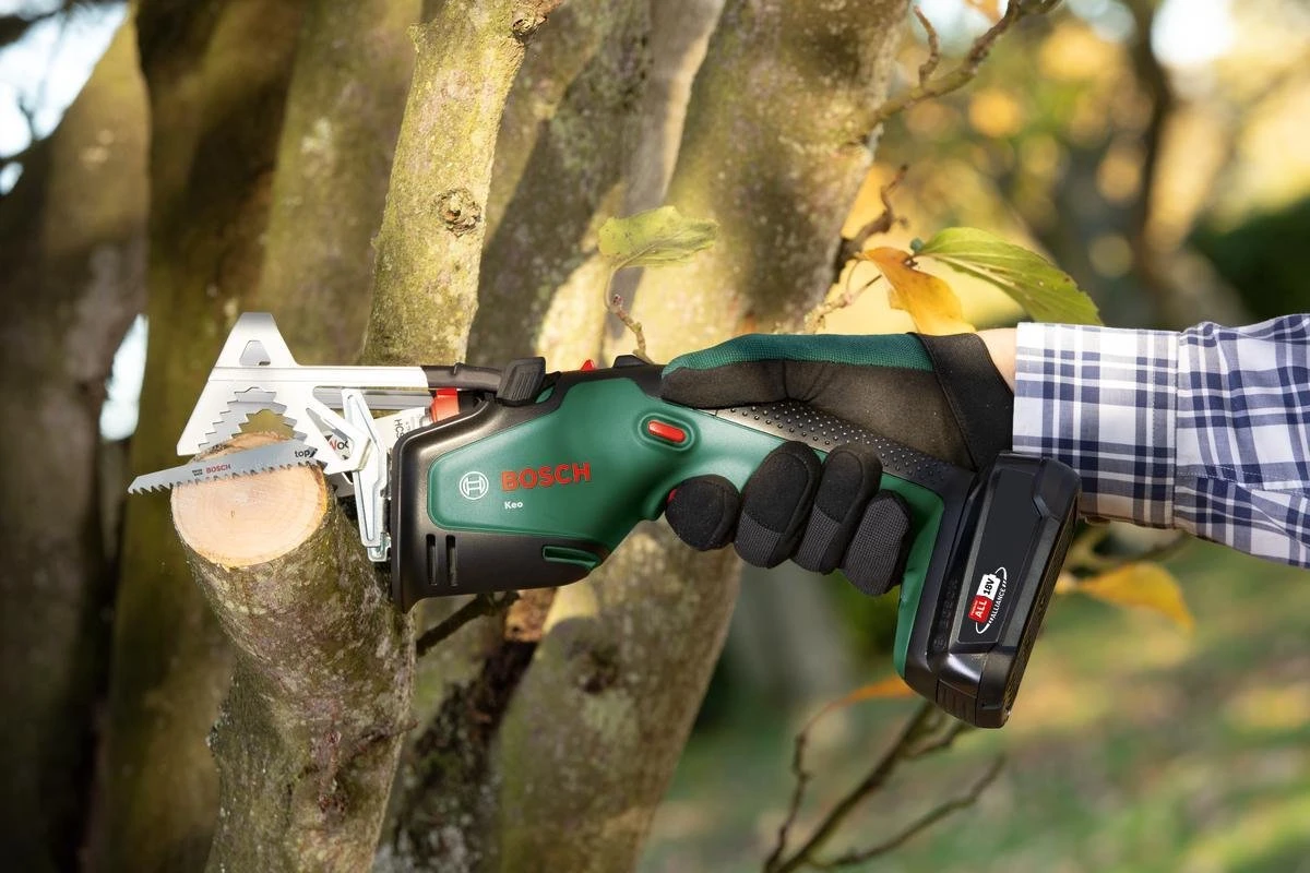Bosch KEO 18 Accu Tuinzaagmachine - Snijdiameter Van 80 Mm - Met 18 V Accu En Lader 10 Bosch KEO 18 Accu Tuinzaagmachine - Snijdiameter Van 80 Mm - Met 18 V Accu En Lader - Image 10