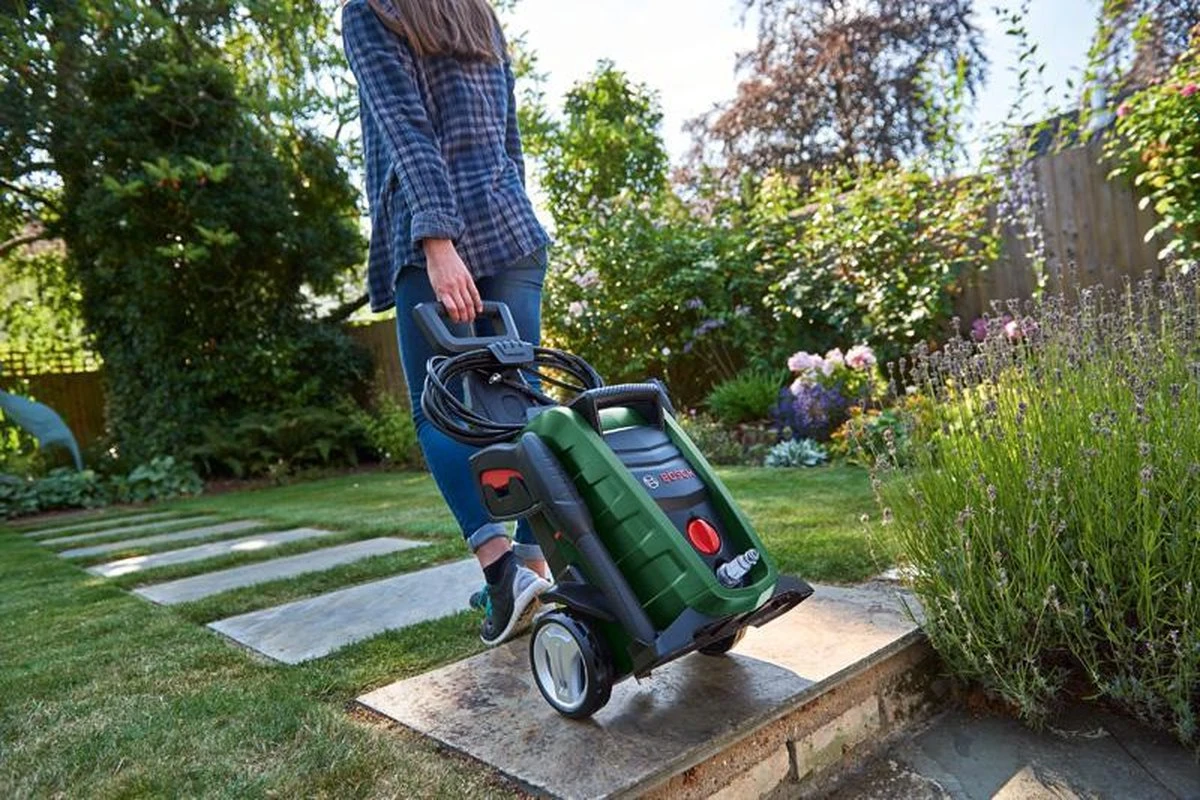 Bosch Universal Aquatak 135 Hogedrukreiniger - Op Snoer - 1900 W - 135 Bar 9 Bosch Universal Aquatak 135 Hogedrukreiniger - Op Snoer - 1900 W - 135 Bar - Image 9