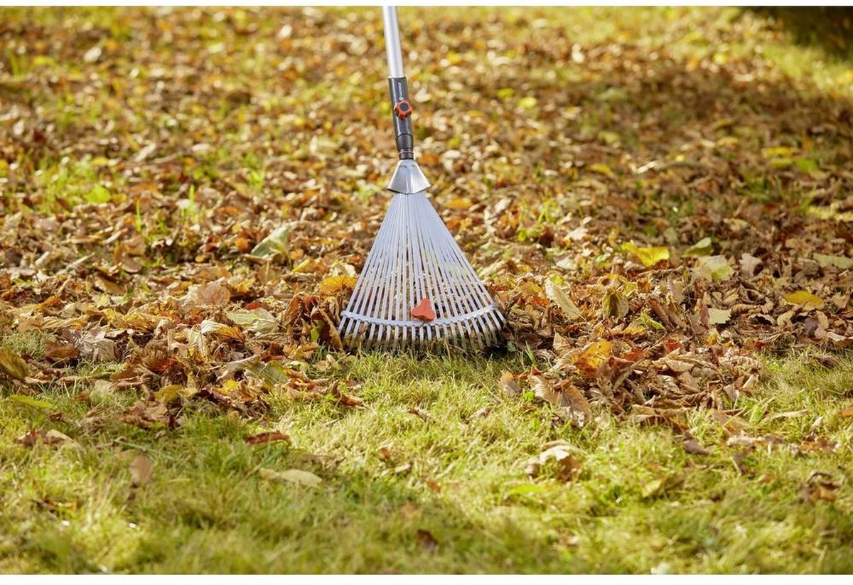 GARDENA Combisysteem Bladhark Hark - Werkbreedte Verstelbaar 30/50 Cm - Aanbevolen Steellengte 130 Cm 6 GARDENA Combisysteem Bladhark Hark - Werkbreedte Verstelbaar 30/50 Cm - Aanbevolen Steellengte 130 Cm - Image 6