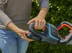 GARDENA - ComfortCut 50/18V-P4A Ready-To-Use Set - Heggenschaar -Best Garden Tools Store 1200x885 4