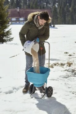 GARDENA Strooiwagen XL Strooikar - 800m2 - 18 Liter -Best Garden Tools Store 799x1200 2