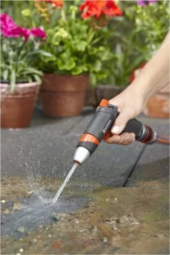 GARDENA - Premium Reinigingssproeier Spuitpistool - Metaal - Voor Reiniging En Bewatering 25 GARDENA - Premium Reinigingssproeier Spuitpistool - Metaal - Voor Reiniging En Bewatering -Best Garden Tools Store 800x1200 103