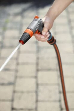 GARDENA - Comfort Reinigingsbroes - Spuitpistool - Traploos Instelbaar -Best Garden Tools Store 800x1200 110