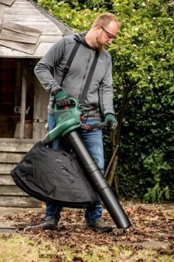 Bosch UniversalGardenTidy 3000 Bladblazer - Op Snoer - 3000 W 21 Bosch UniversalGardenTidy 3000 Bladblazer - Op Snoer - 3000 W -Best Garden Tools Store 800x1200 121
